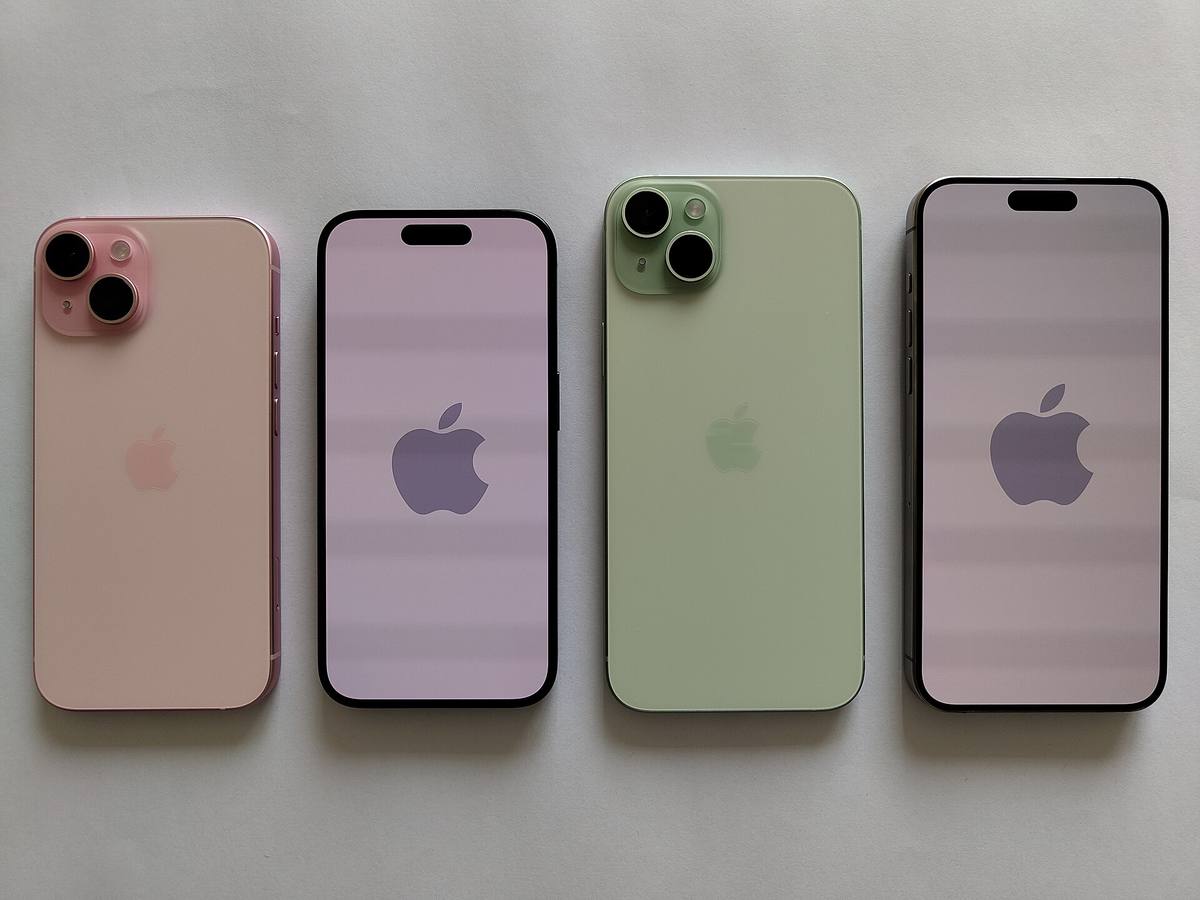 Čtveřice telefonů iPhone 15