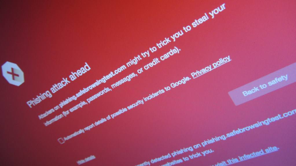 Varovná stránka prohlížeče o phishingovém webu