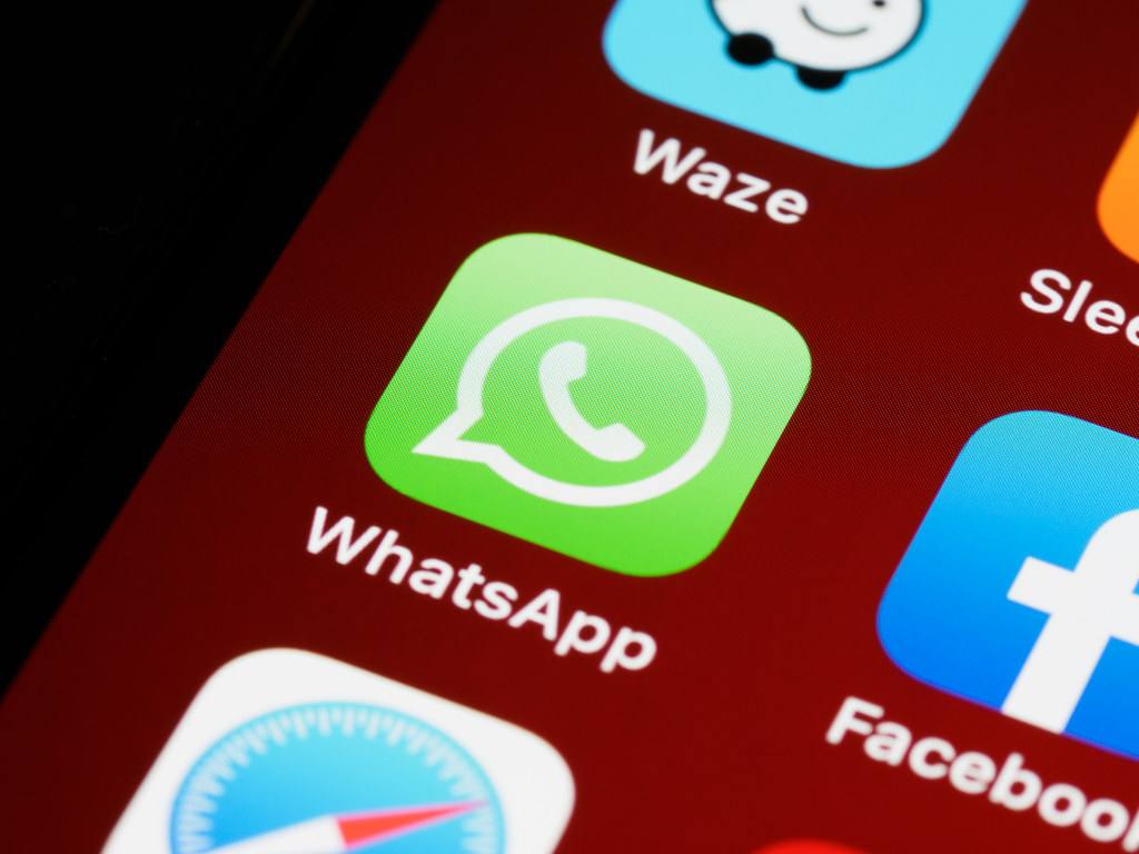 Ikona WhatsAppu na obrazovce telefonu