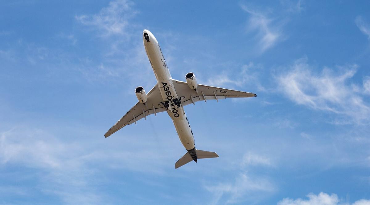 Zkušební Airbus A350-1000 při letové ukázce