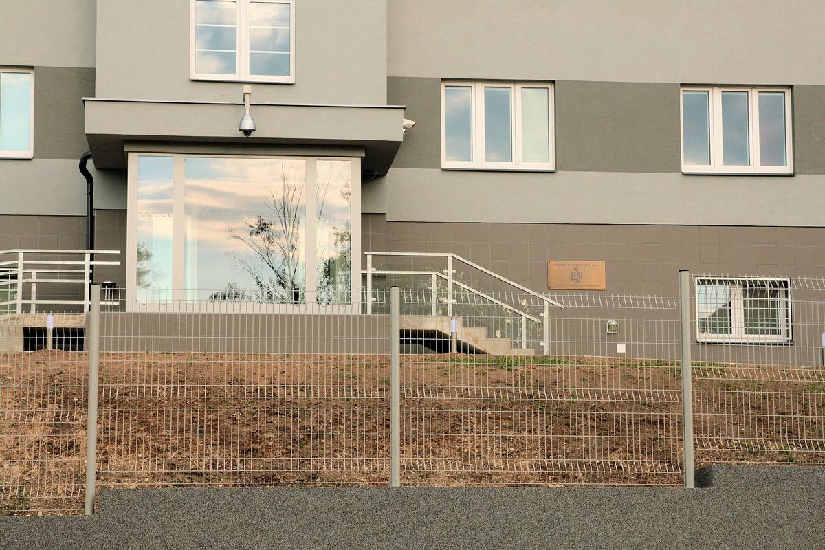 Vstup do budovy Národního centra kybernetické bezpečnosti v Mučednické ulici v Brně