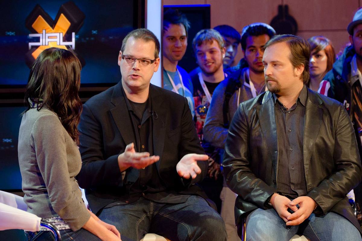 Ray Muzyka a Greg Zeschuk při rozhovoru v roce 2011