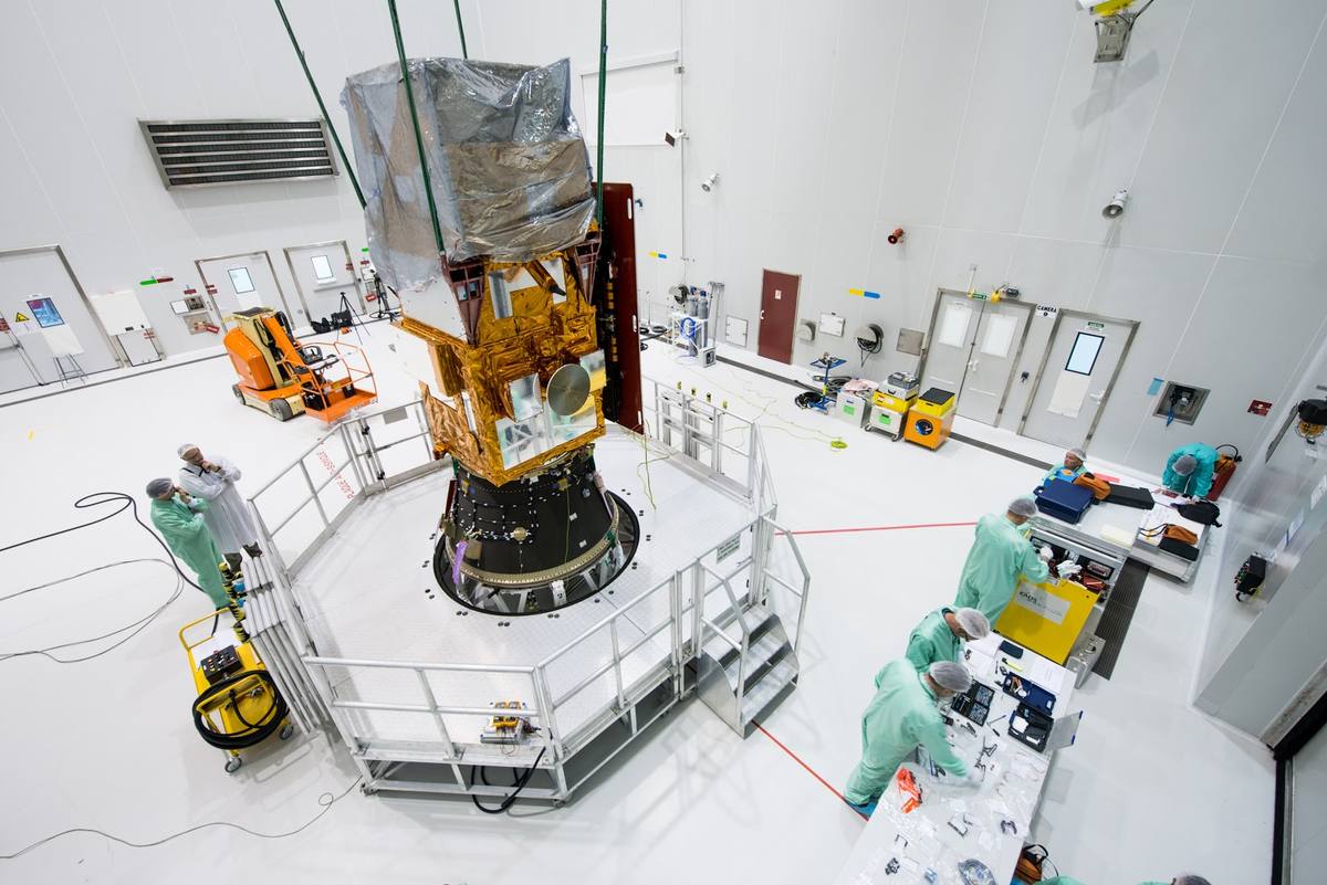 Družice Sentinel-2A v čistém prostoru před startem